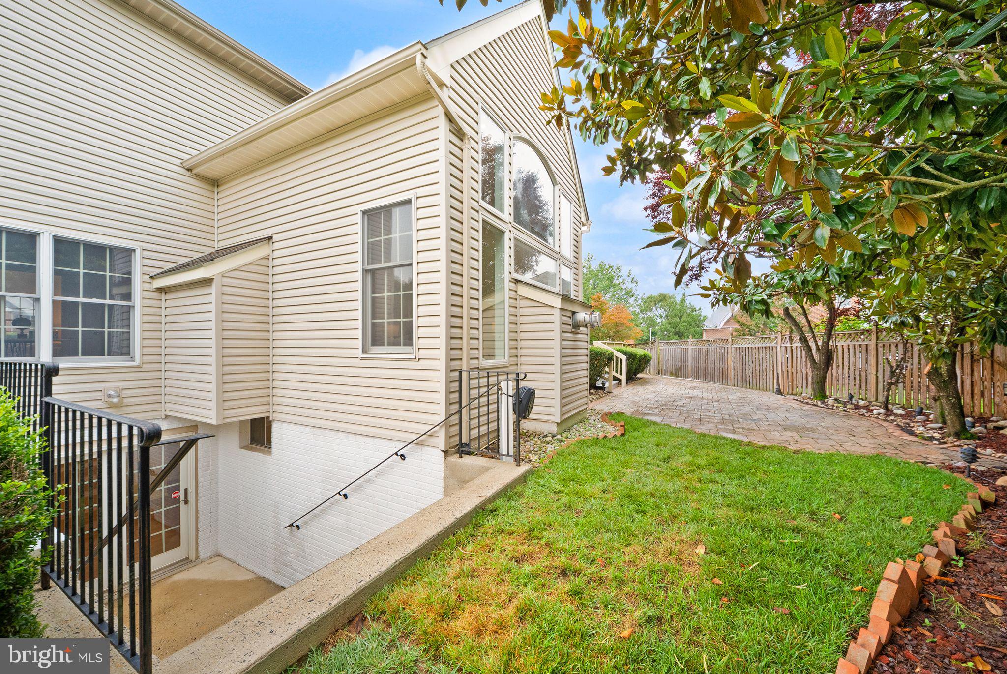 FAIR OAKS HUNT - Residential