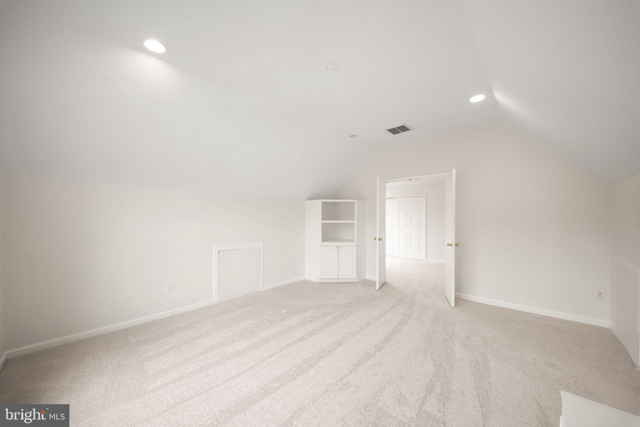 FAIR OAKS HUNT - Residential