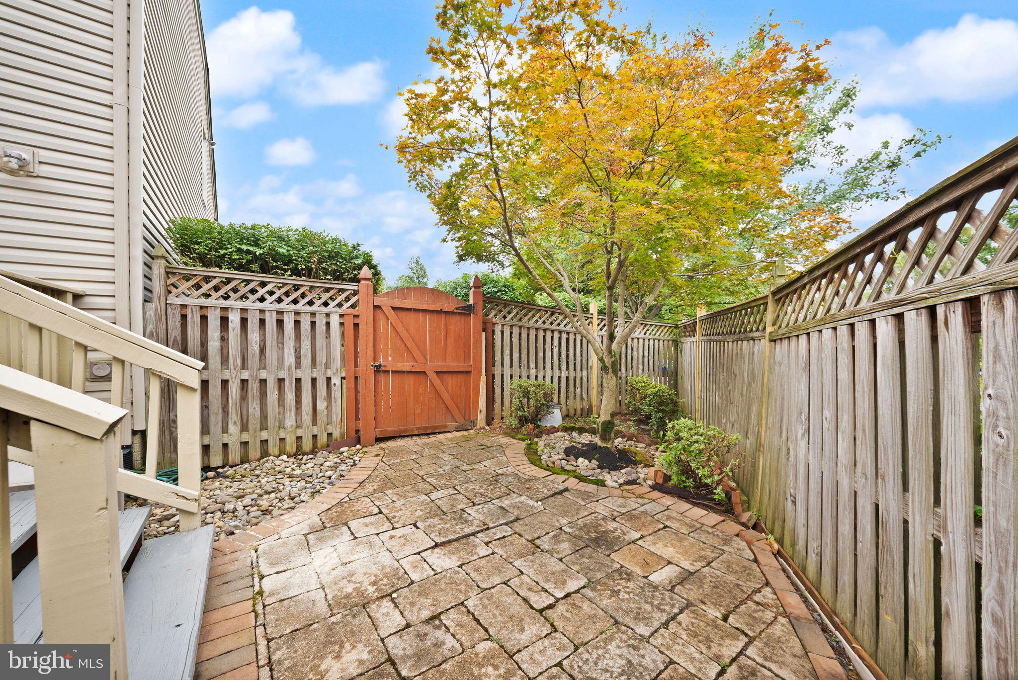FAIR OAKS HUNT - Residential