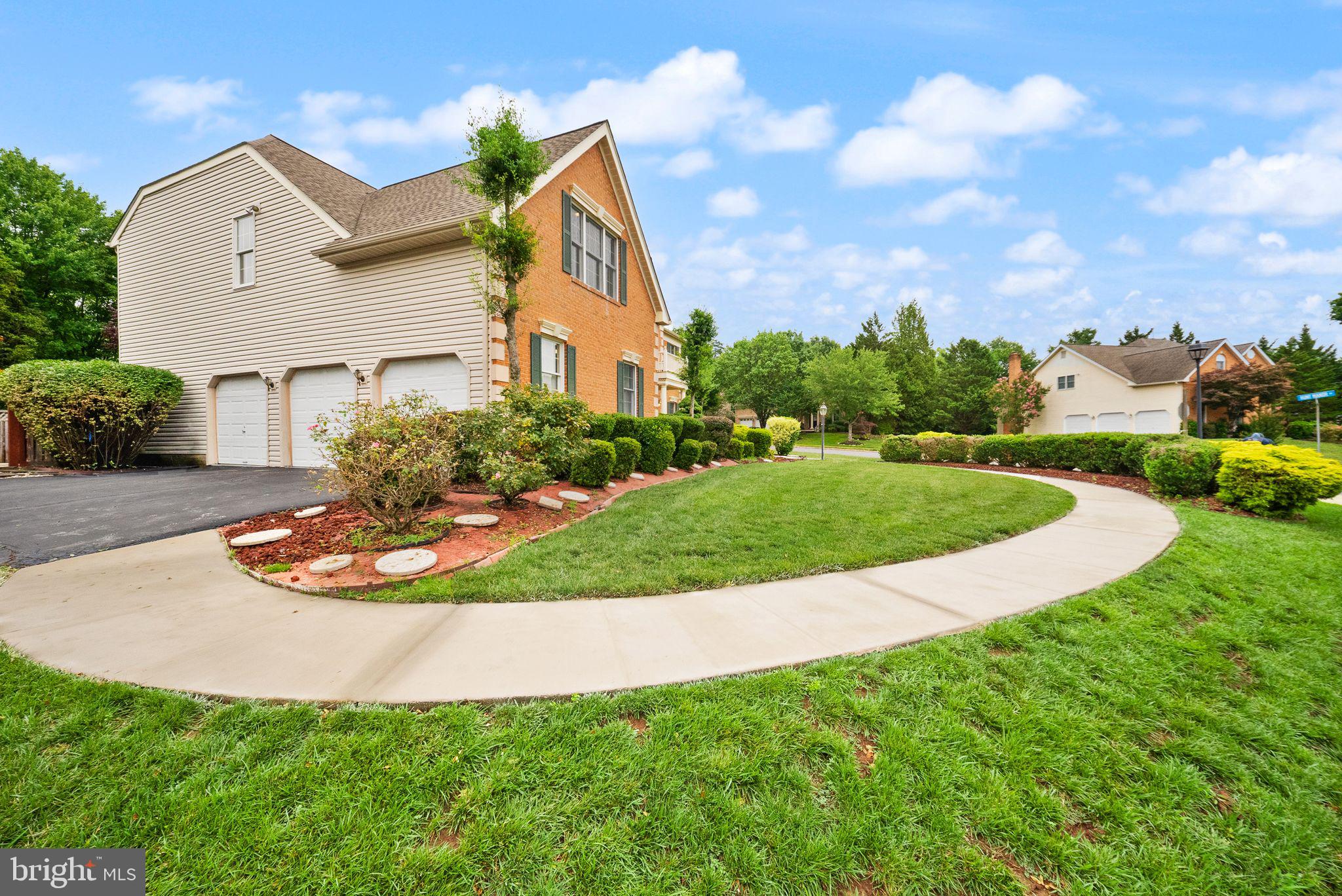 FAIR OAKS HUNT - Residential