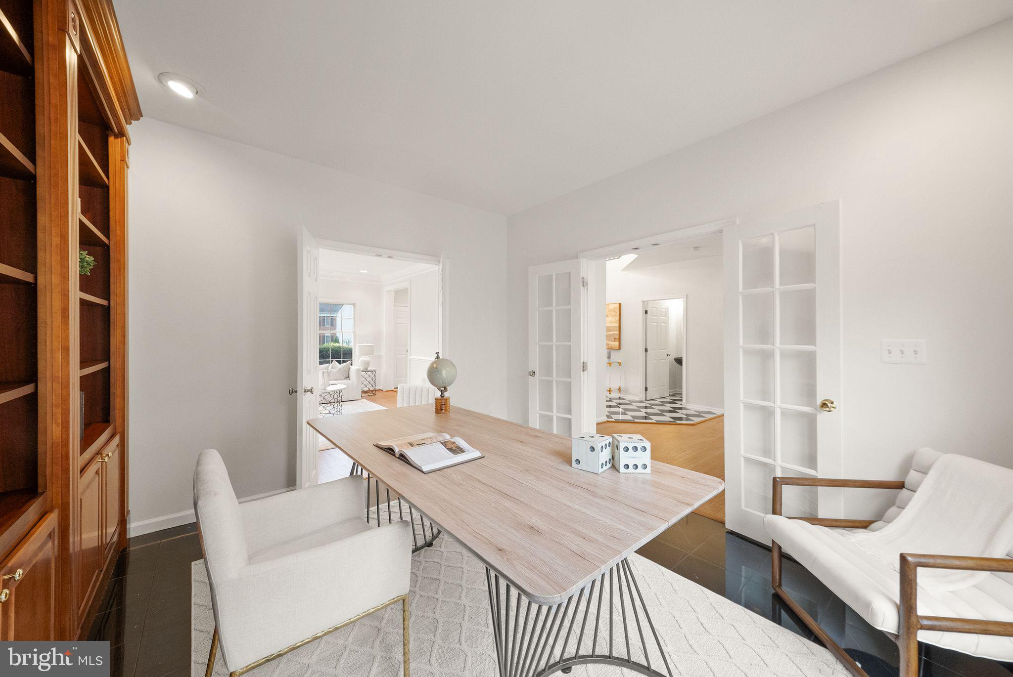 FAIR OAKS HUNT - Residential