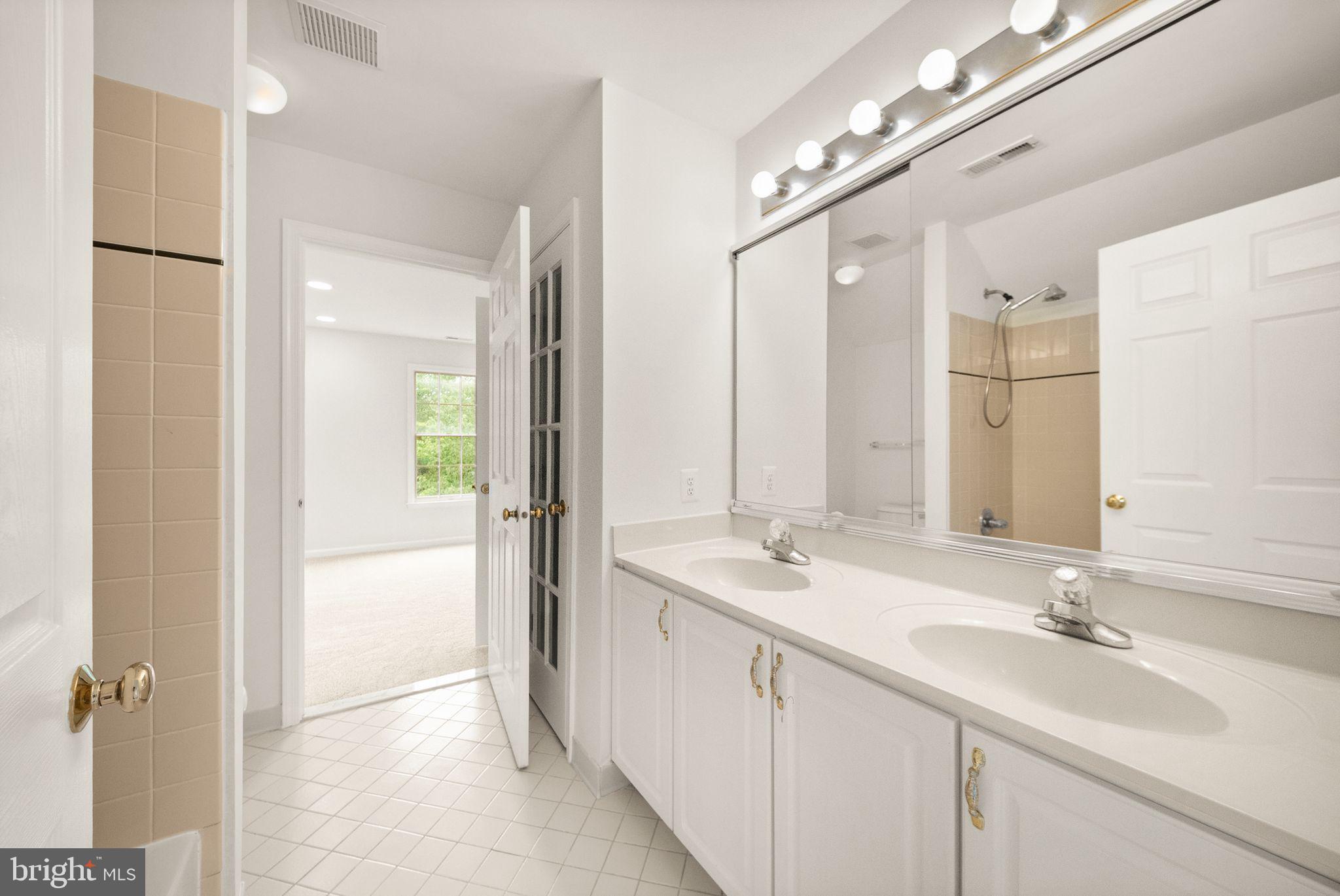 FAIR OAKS HUNT - Residential
