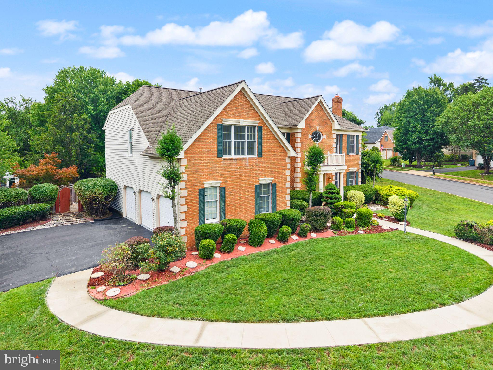 FAIR OAKS HUNT - Residential