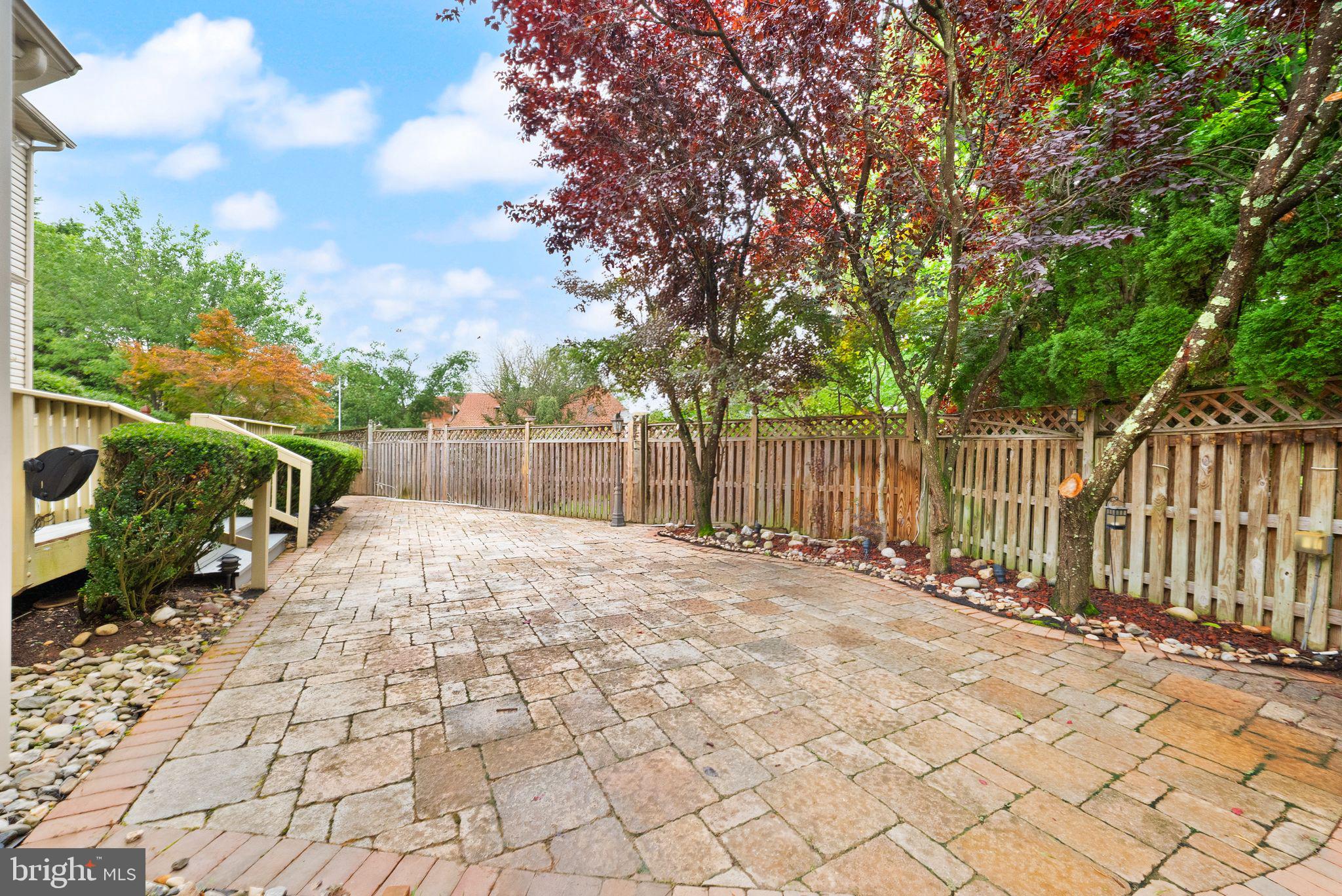 FAIR OAKS HUNT - Residential