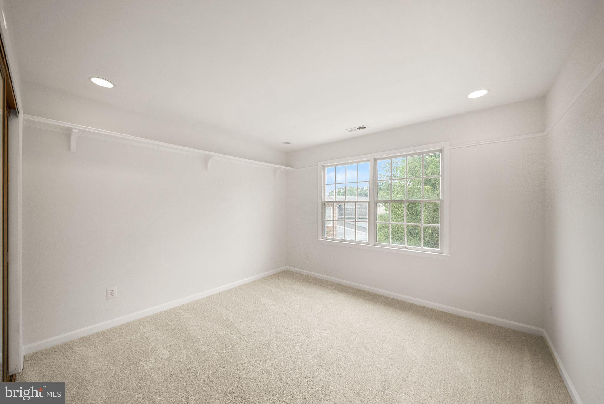 FAIR OAKS HUNT - Residential