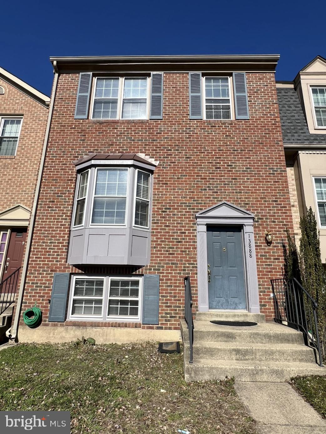 Great location in Centreville. 
High Rating Schools, close to shopping centers, and easy access to I-66.
15 minutes to Dulles Airport and 25 minutes to DC.
