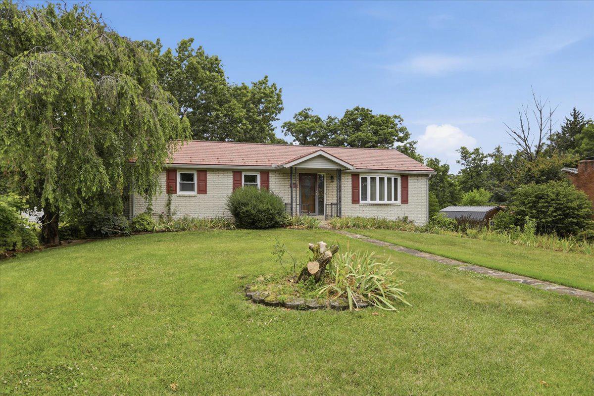 AMCELLE ACRES - Residential