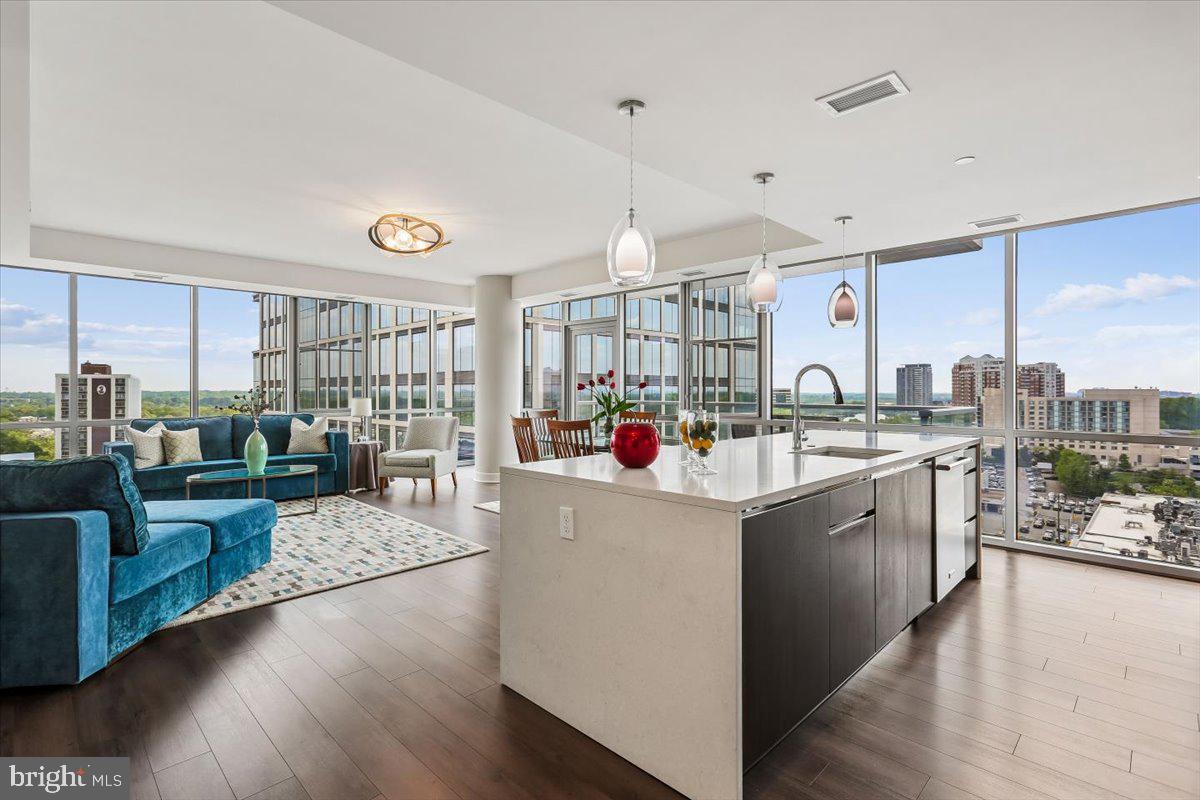 PIKE AND ROSE - Residential
