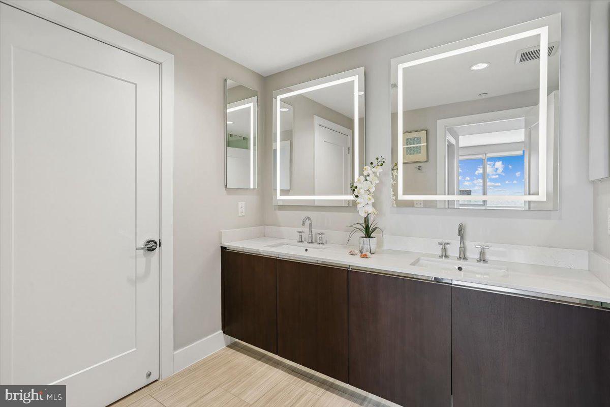 PIKE AND ROSE - Residential