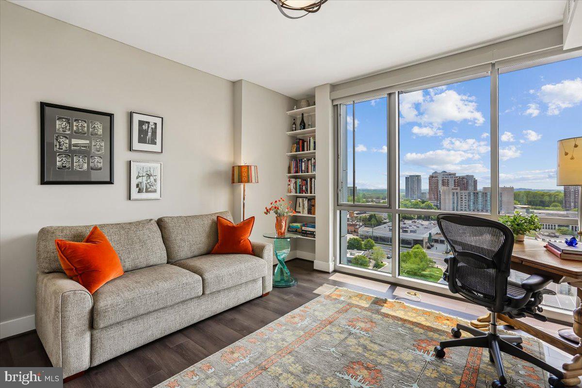PIKE AND ROSE - Residential