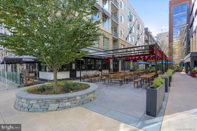 PIKE AND ROSE - Residential
