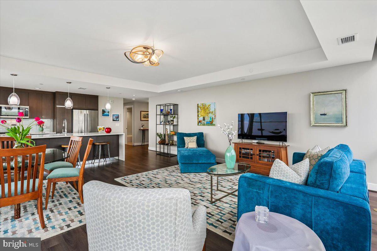 PIKE AND ROSE - Residential