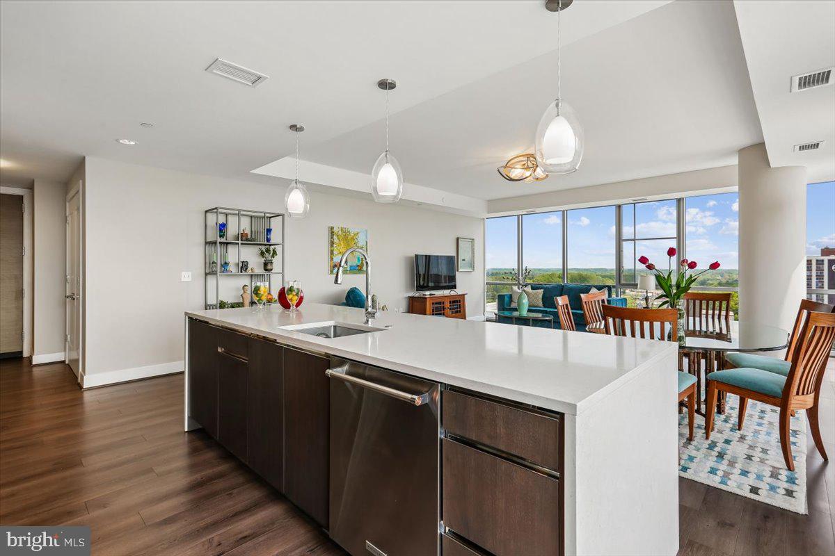 PIKE AND ROSE - Residential