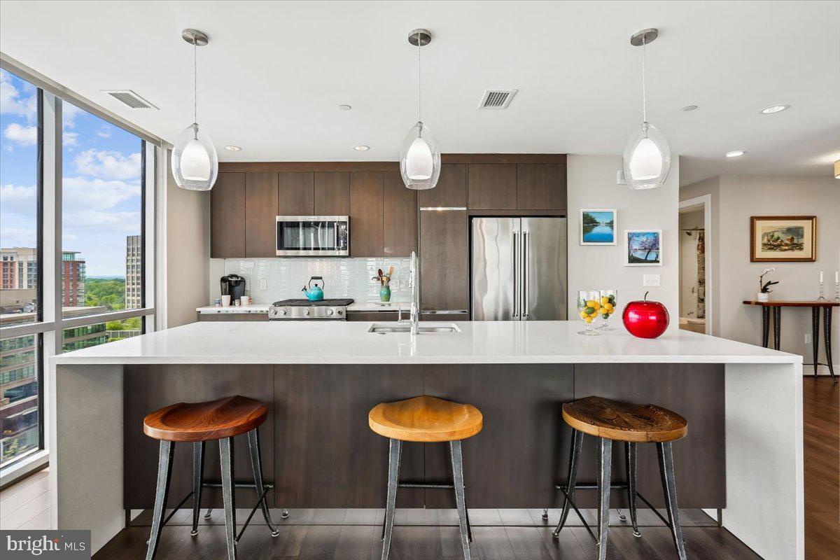 PIKE AND ROSE - Residential