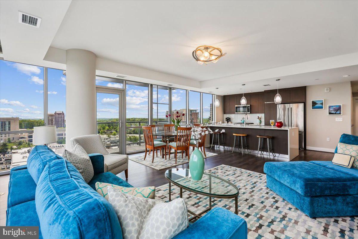 PIKE AND ROSE - Residential