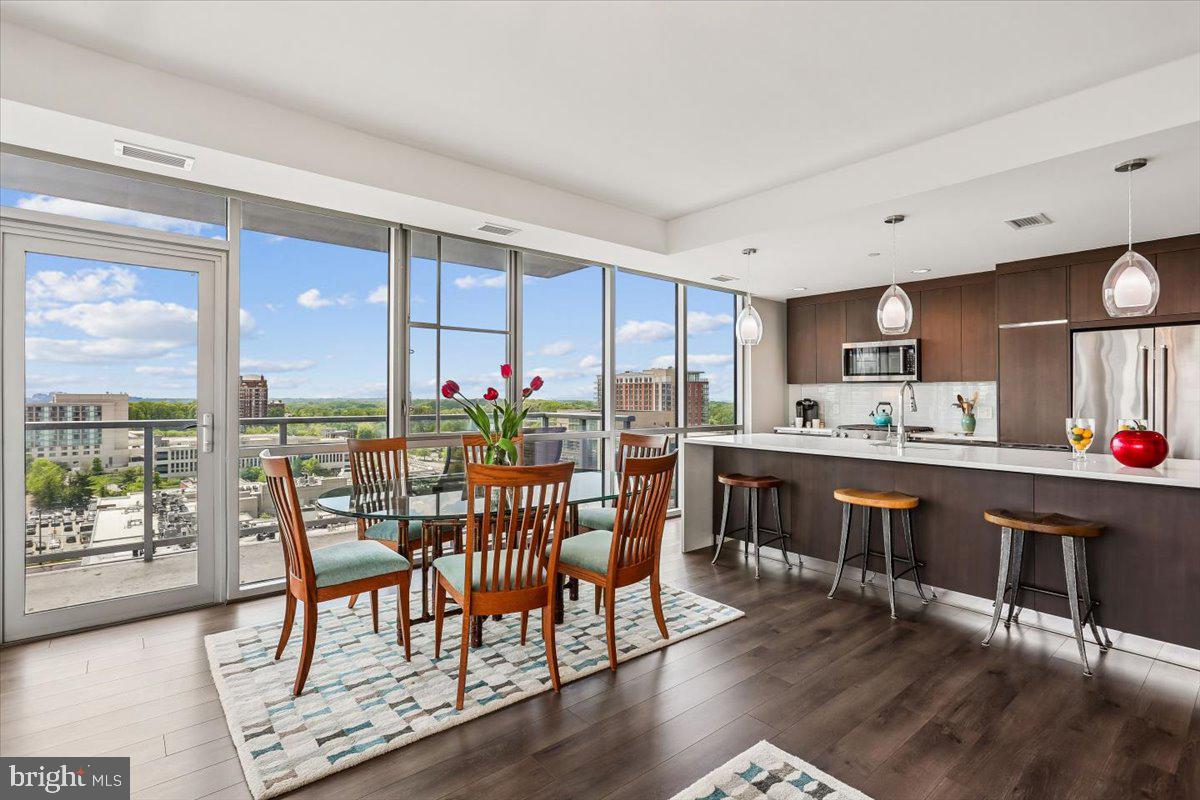 PIKE AND ROSE - Residential