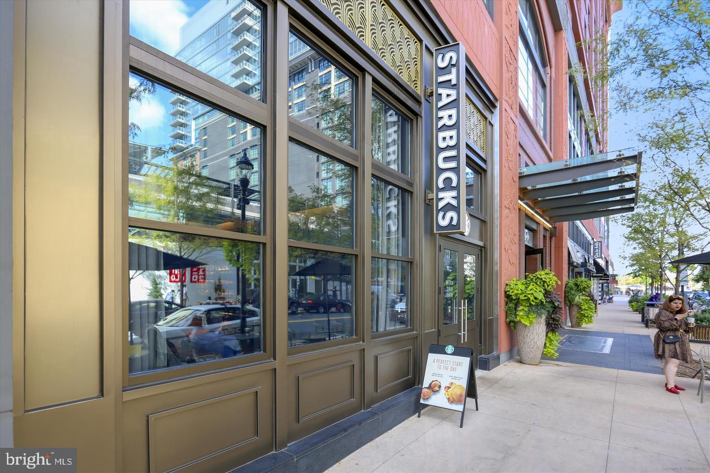 PIKE AND ROSE - Residential