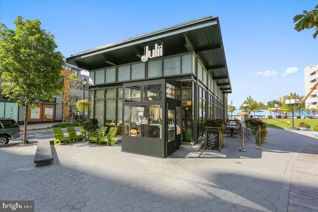 PIKE AND ROSE - Residential