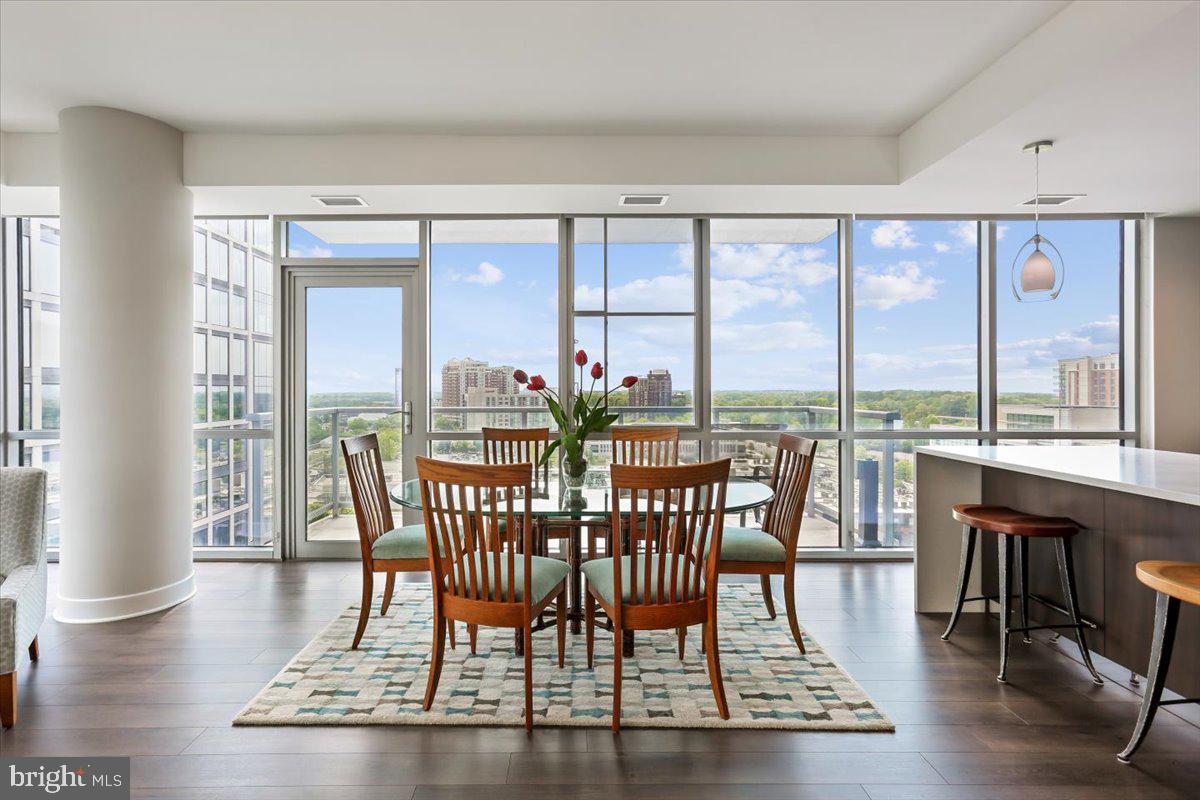 PIKE AND ROSE - Residential