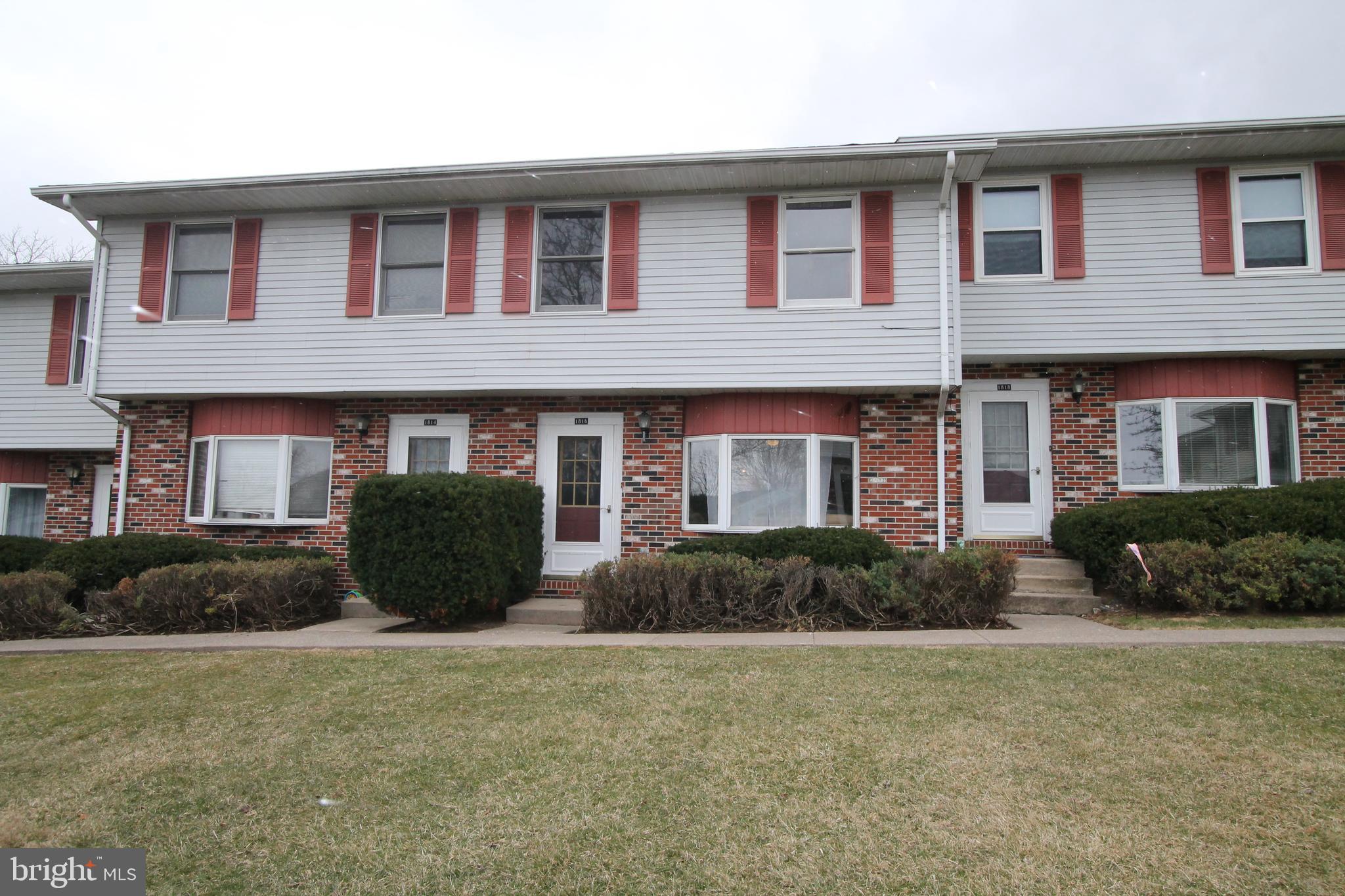Easy living and move in ready! This Bayfield House condo is light and bright with all the features you’ll love including one and a half updated baths, hardwood floors in the family room, laundry on the first level, two large bedrooms, a private deck and two designated parking spaces. All of this on a quiet cul-de-sac and conveniently located across the street from Greentree Park and minutes from shopping and dining.