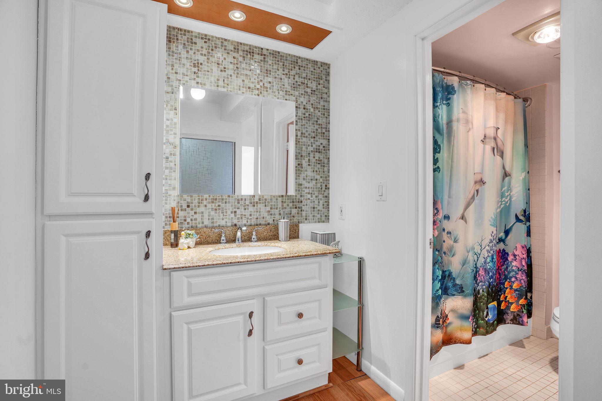 SKYLINE SQUARE CONDO - Residential