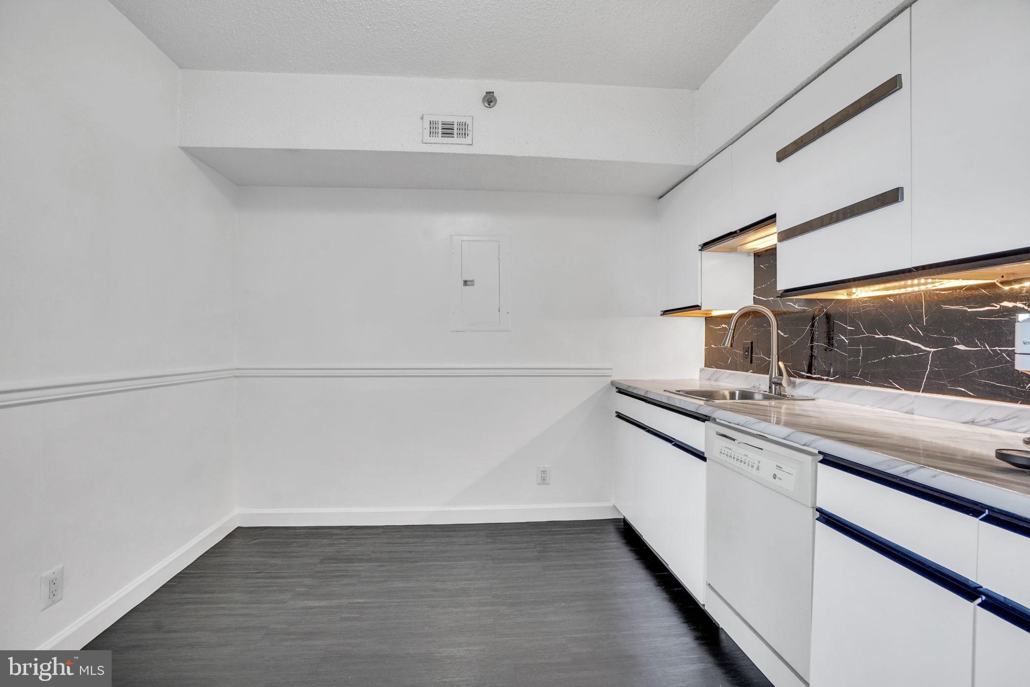 SKYLINE SQUARE CONDO - Residential