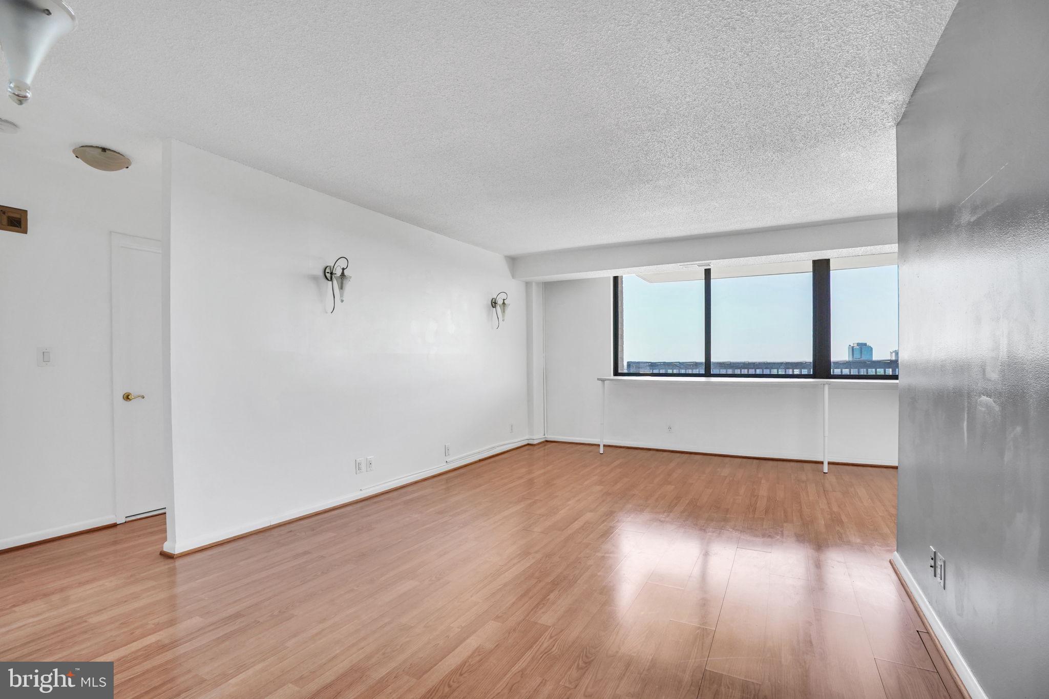 SKYLINE SQUARE CONDO - Residential