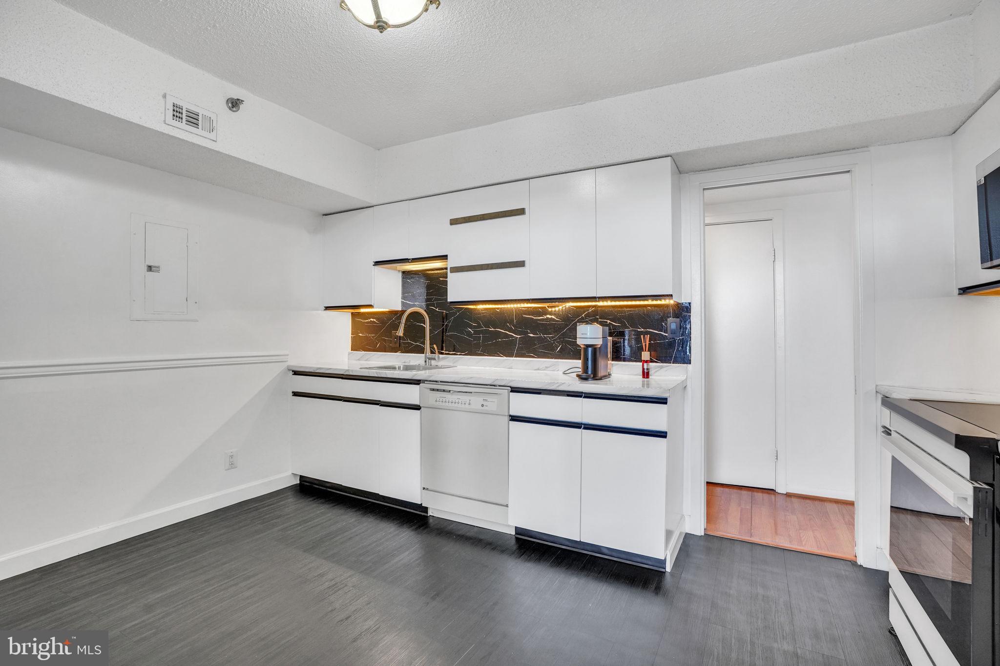 SKYLINE SQUARE CONDO - Residential