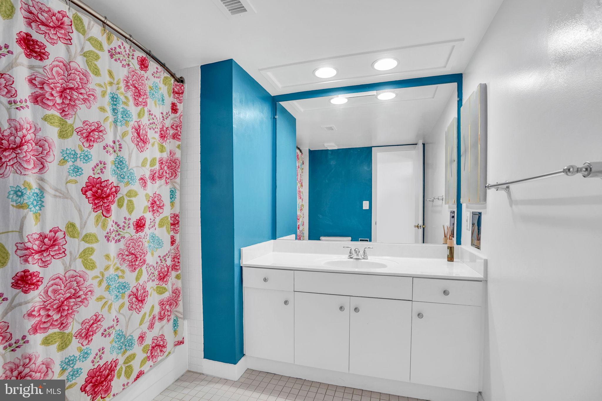 SKYLINE SQUARE CONDO - Residential