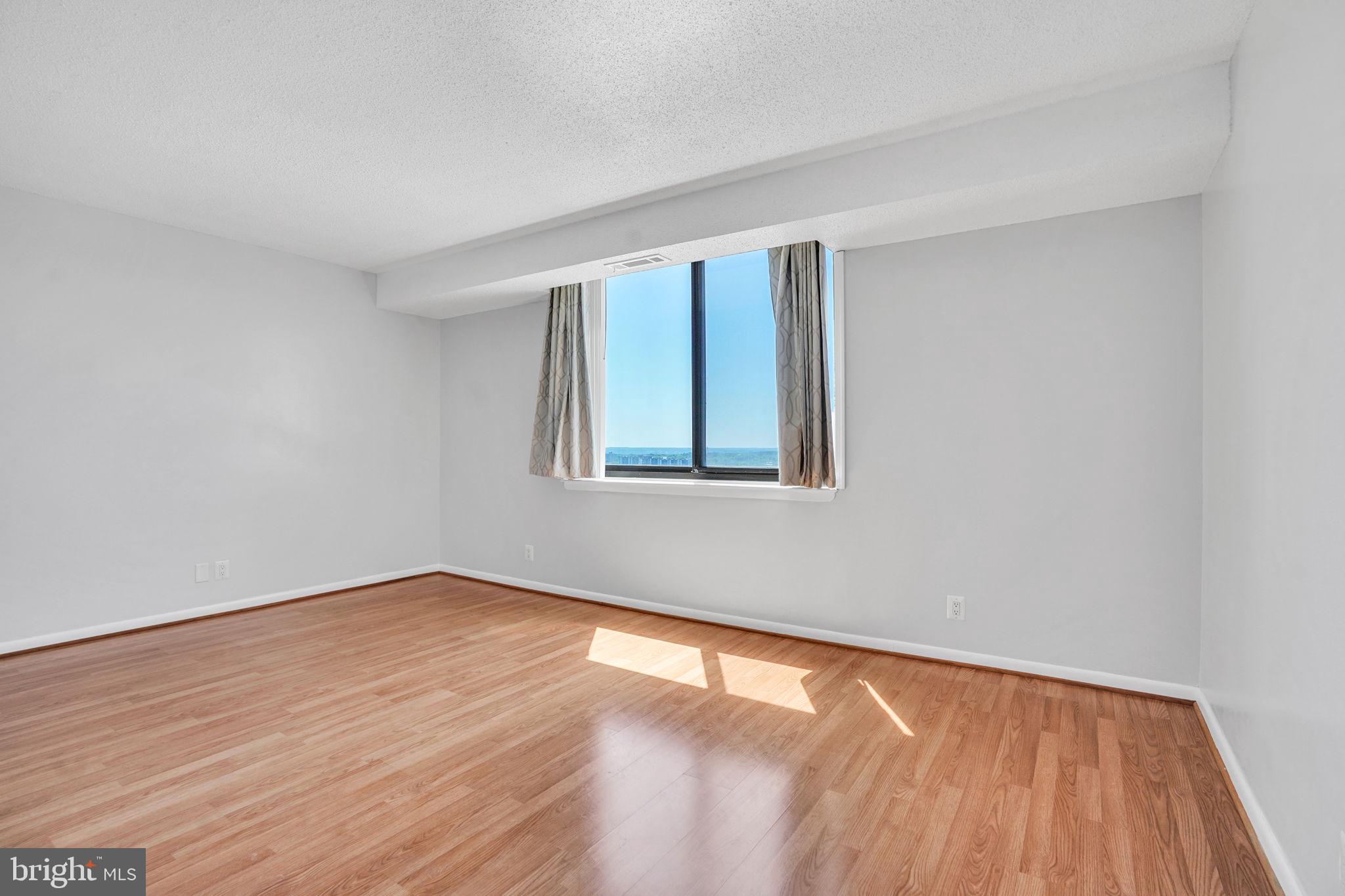 SKYLINE SQUARE CONDO - Residential