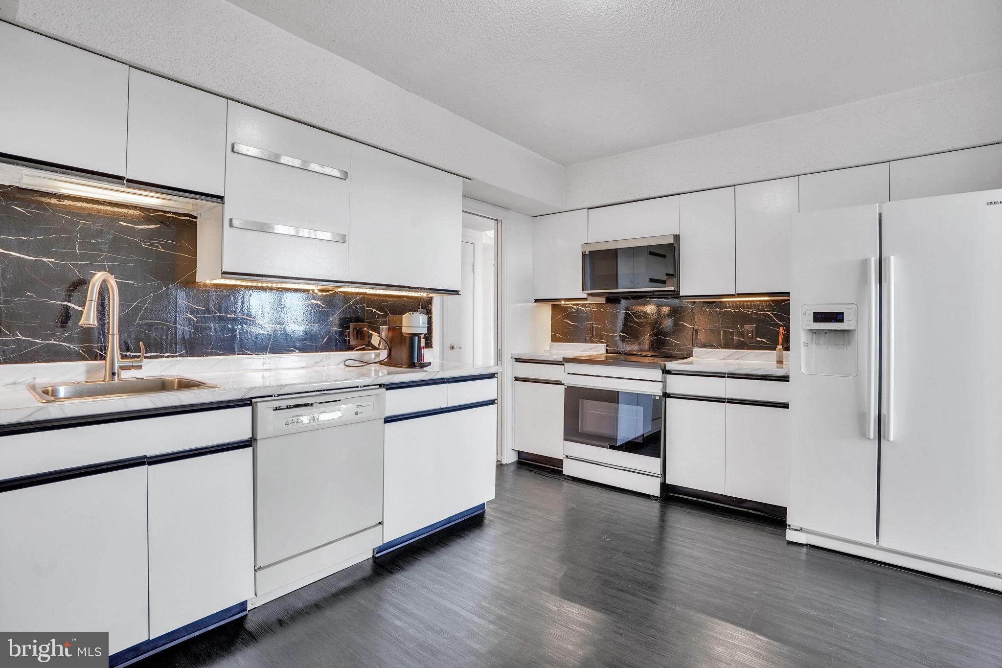 SKYLINE SQUARE CONDO - Residential