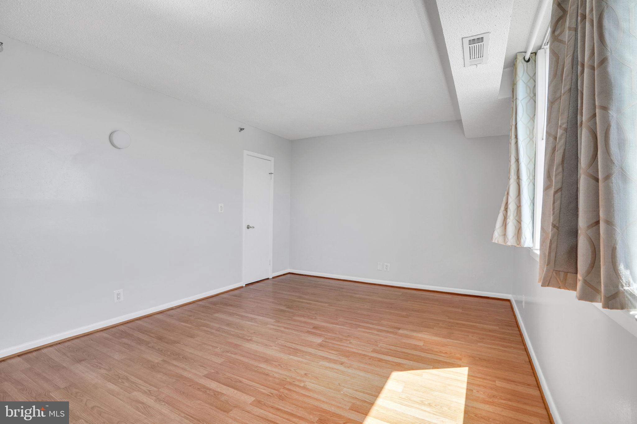 SKYLINE SQUARE CONDO - Residential