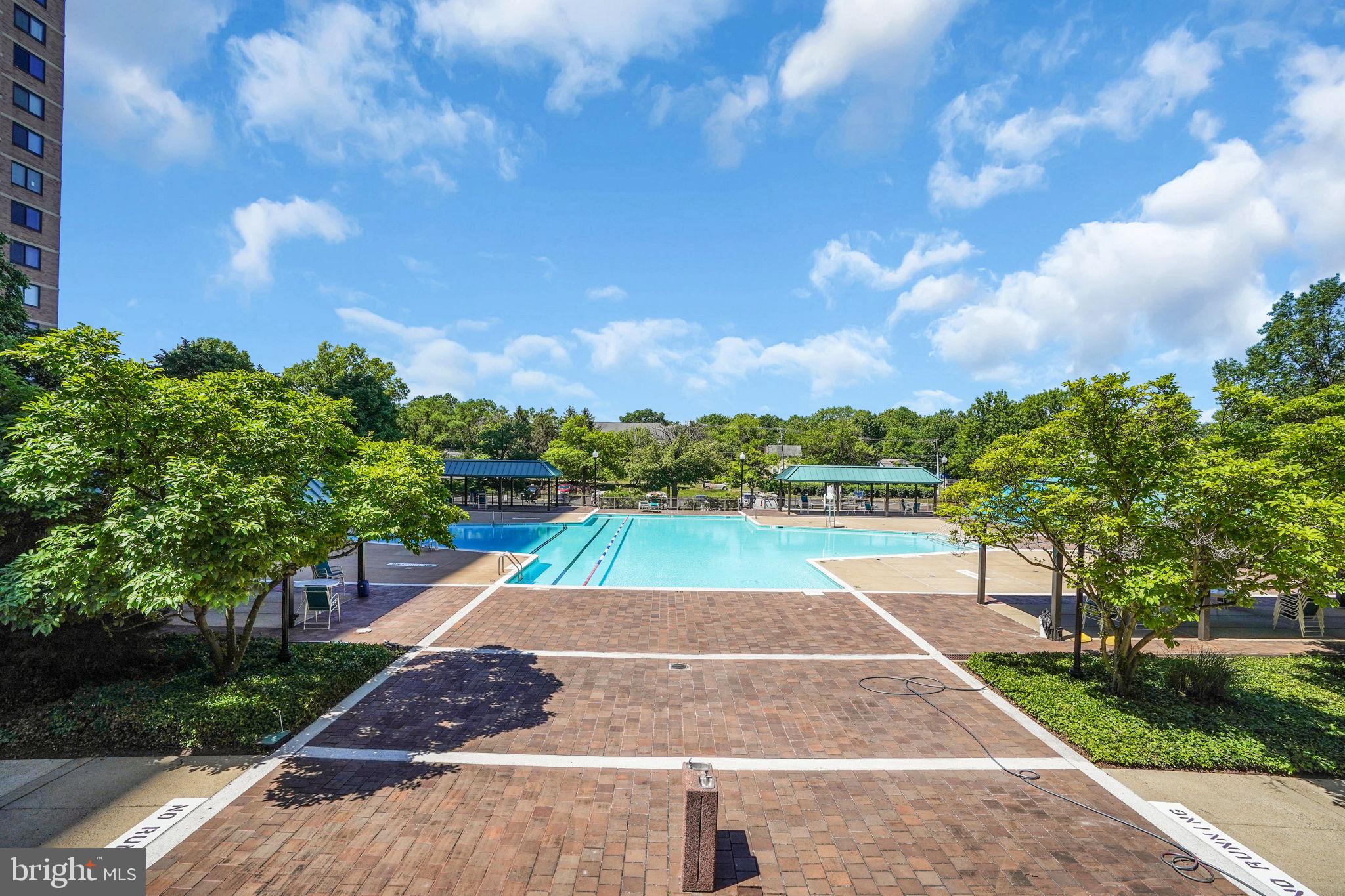 SKYLINE SQUARE CONDO - Residential