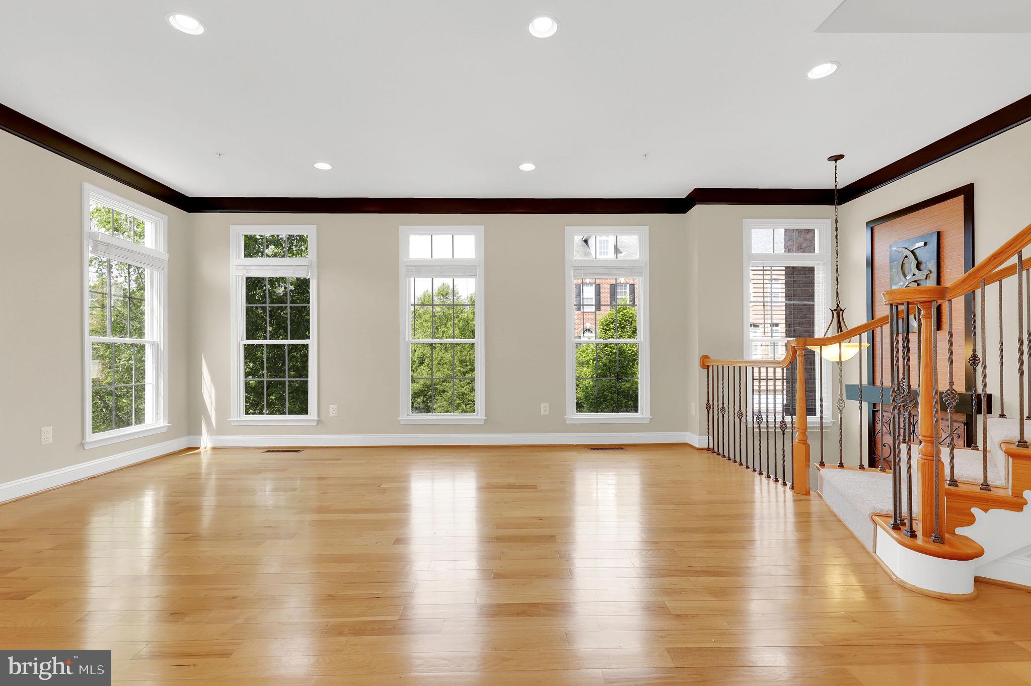 POTOMAC COUNTRY CORNER - Residential