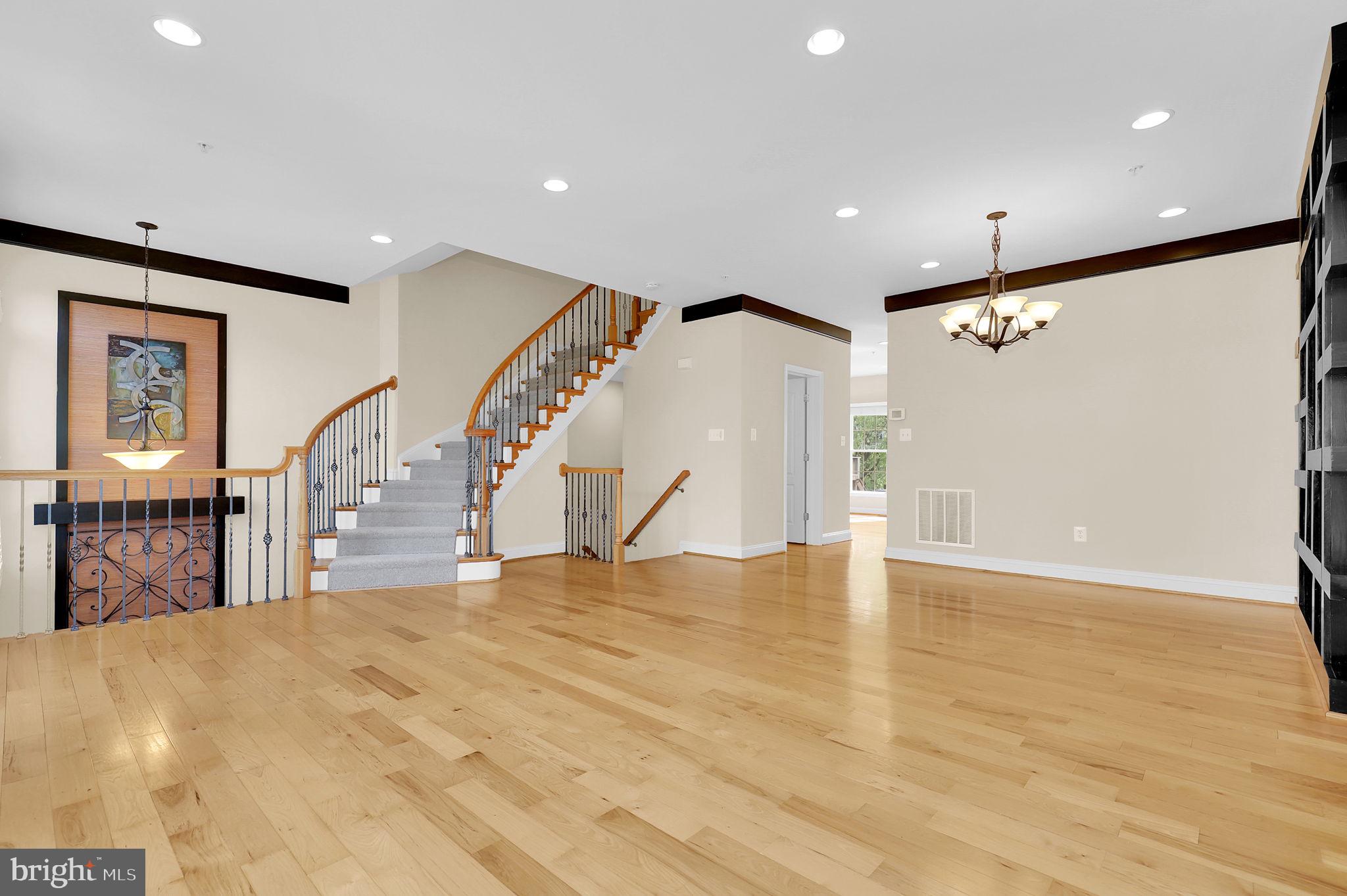 POTOMAC COUNTRY CORNER - Residential