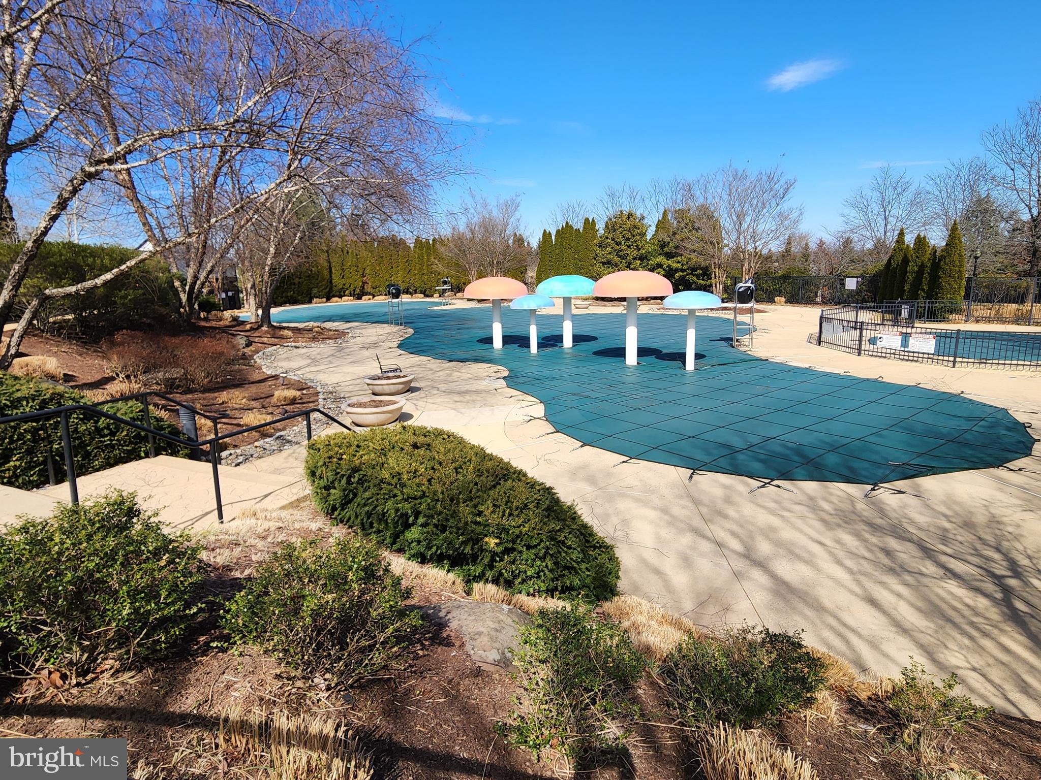 LANSDOWNE ON THE POTOMAC - Residential