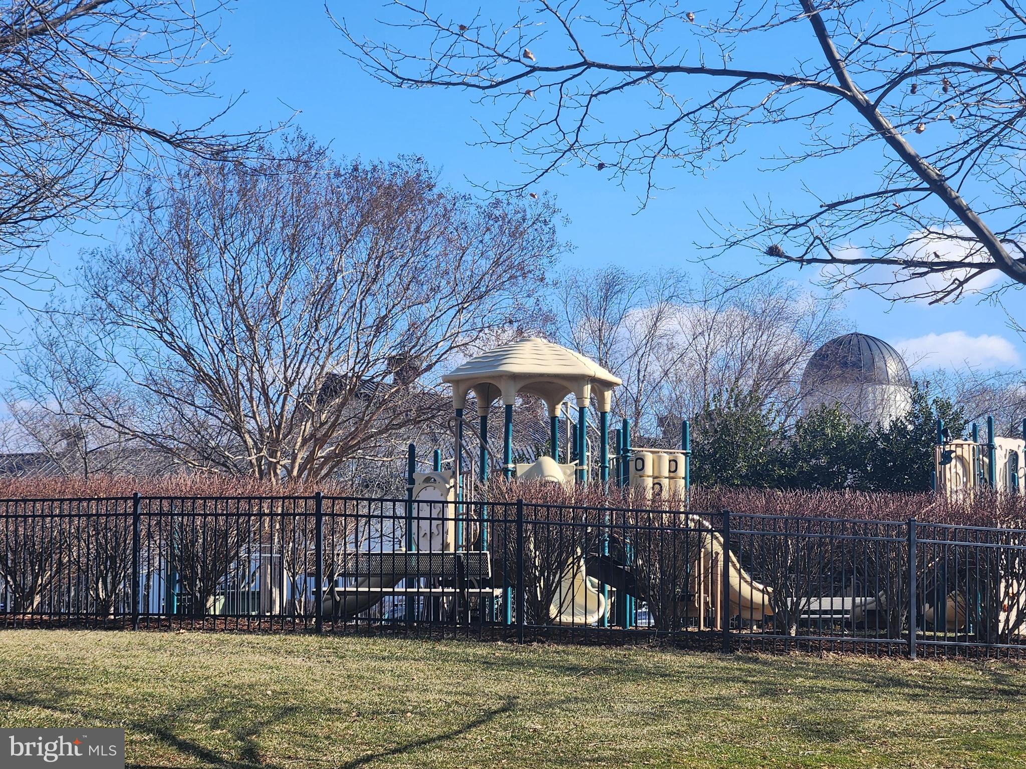 LANSDOWNE ON THE POTOMAC - Residential