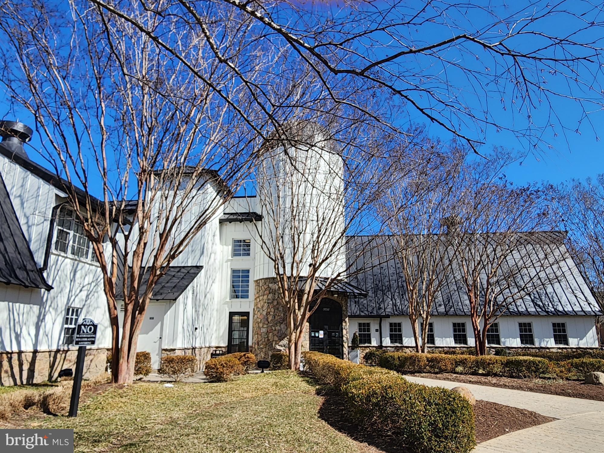 LANSDOWNE ON THE POTOMAC - Residential