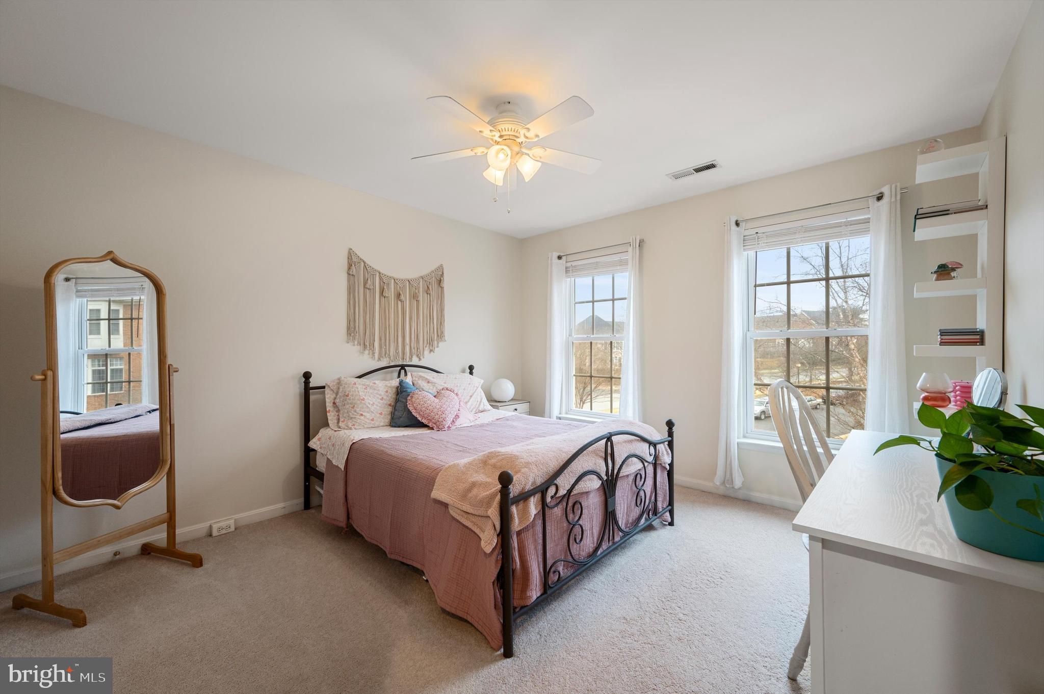 LANSDOWNE ON THE POTOMAC - Residential