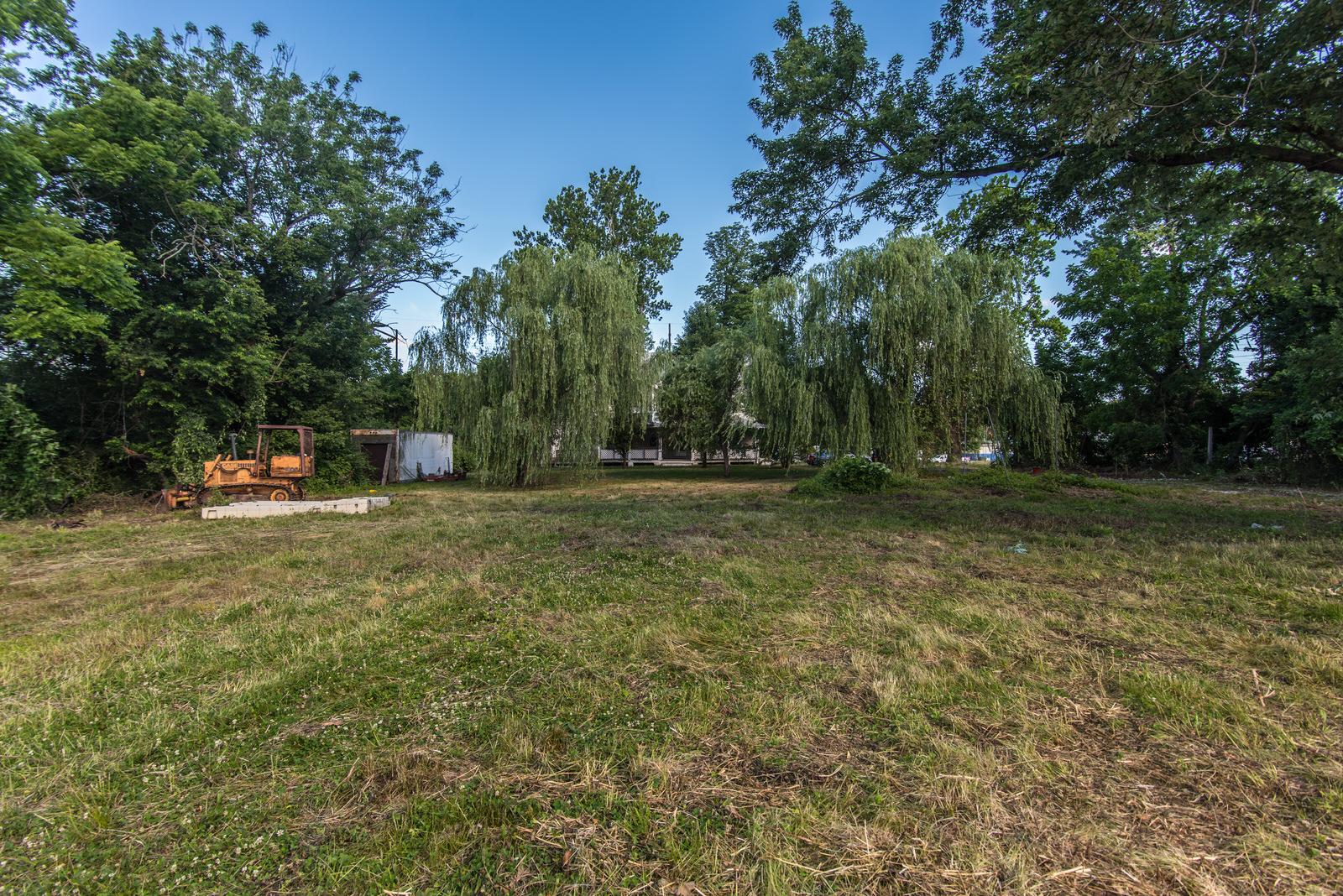 TORRESDALE MANOR - Land