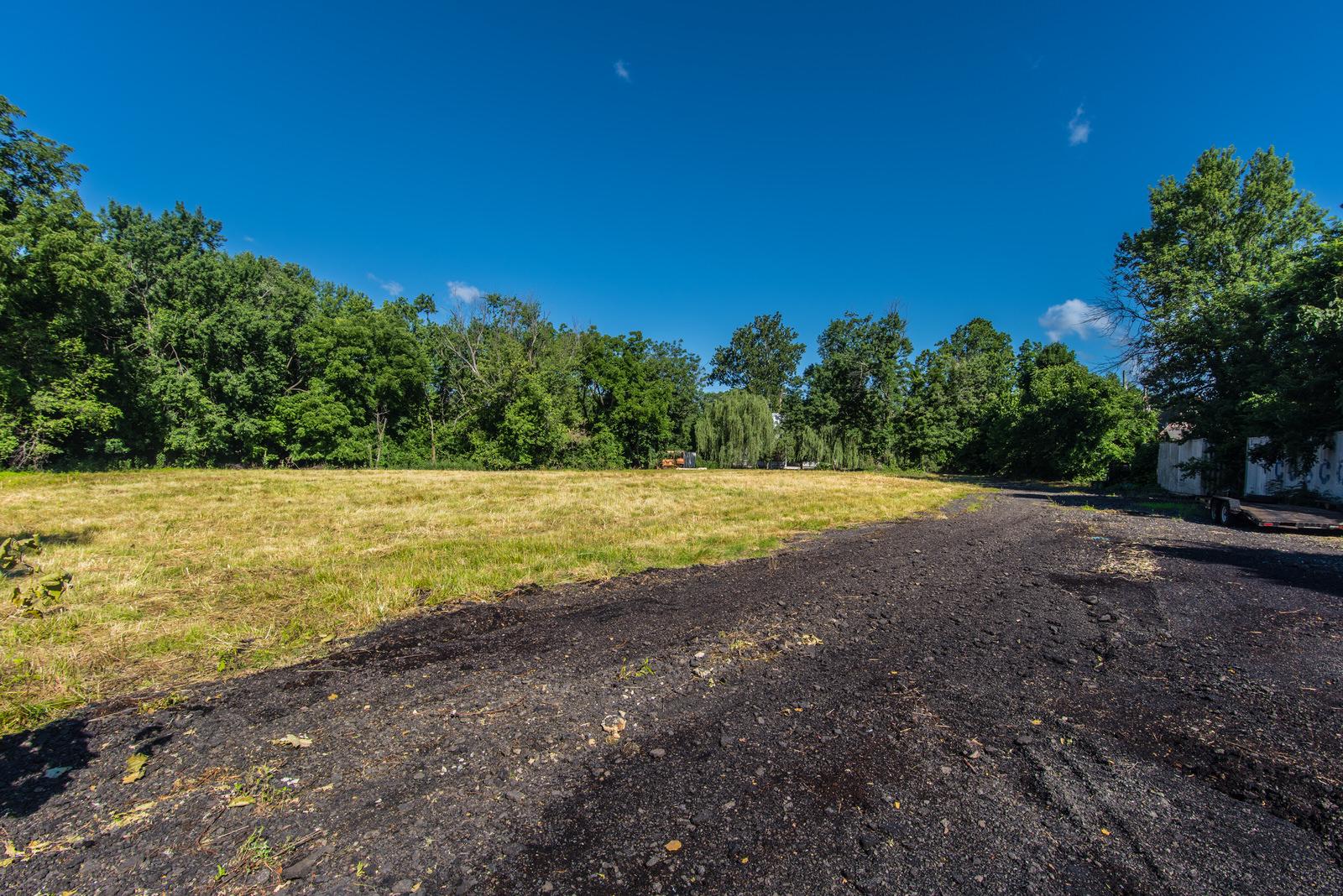 TORRESDALE MANOR - Land