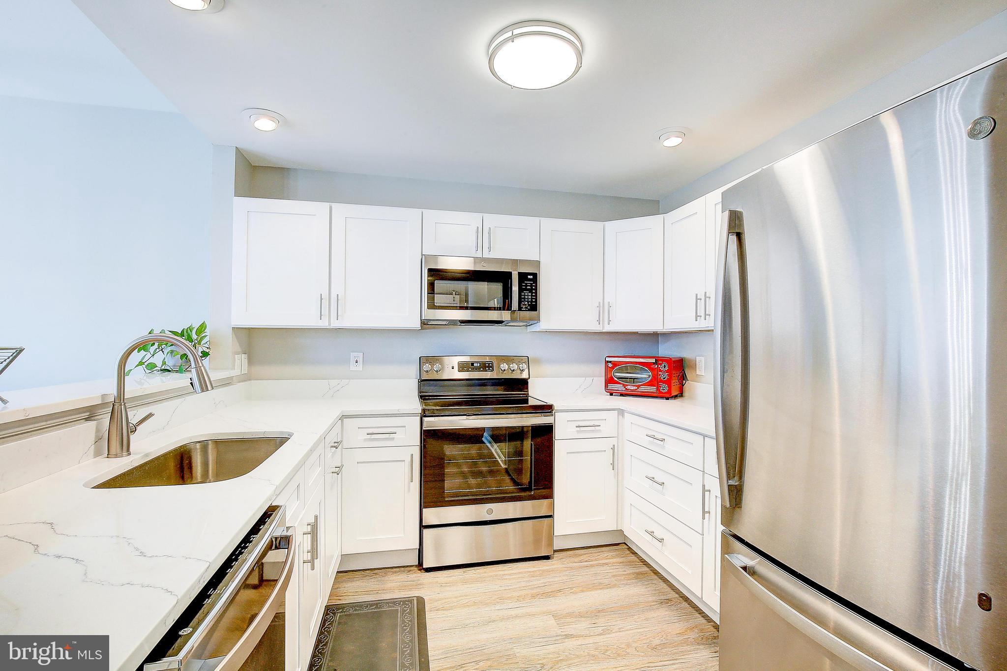 BAYWALK CONDOS - Residential