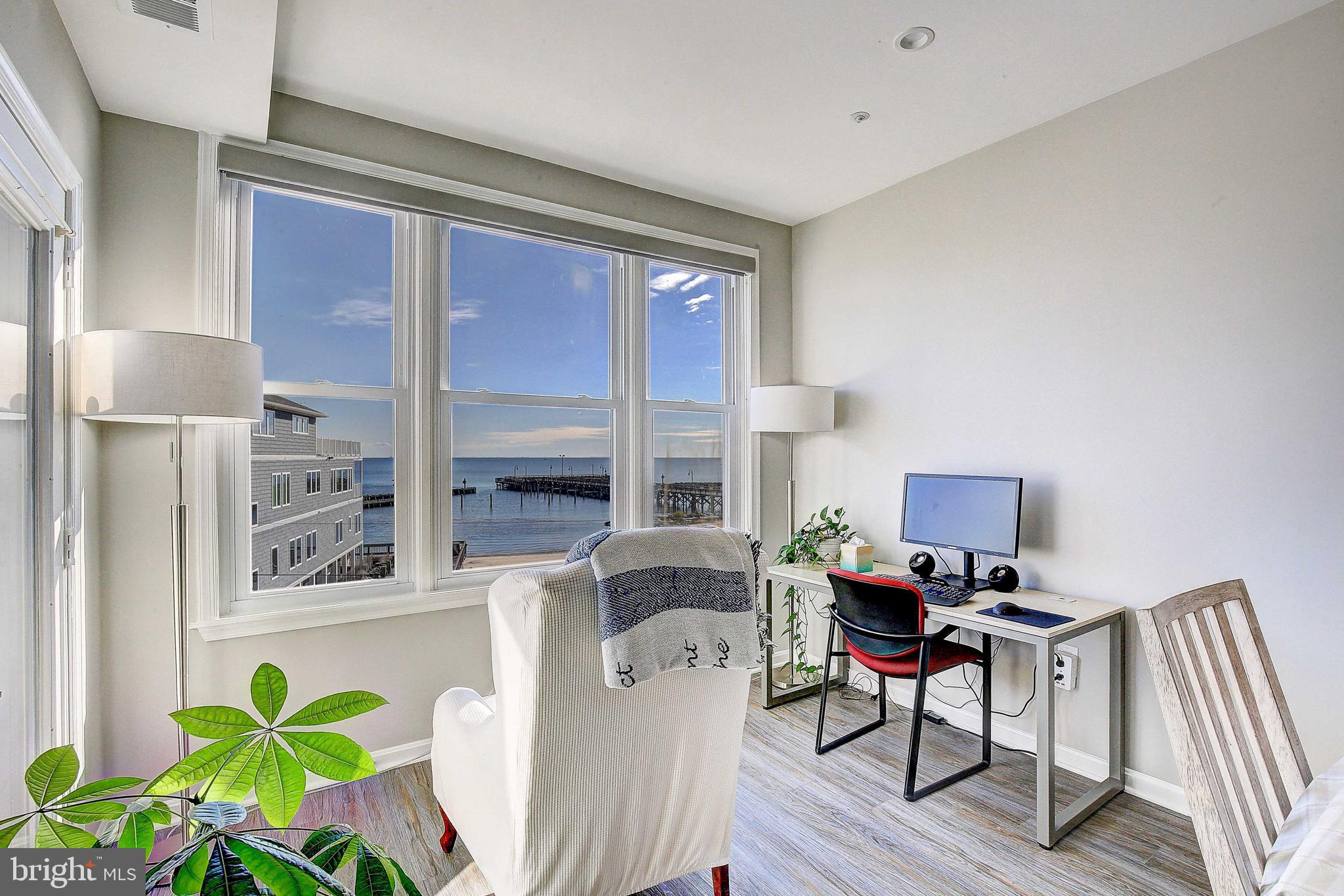 BAYWALK CONDOS - Residential