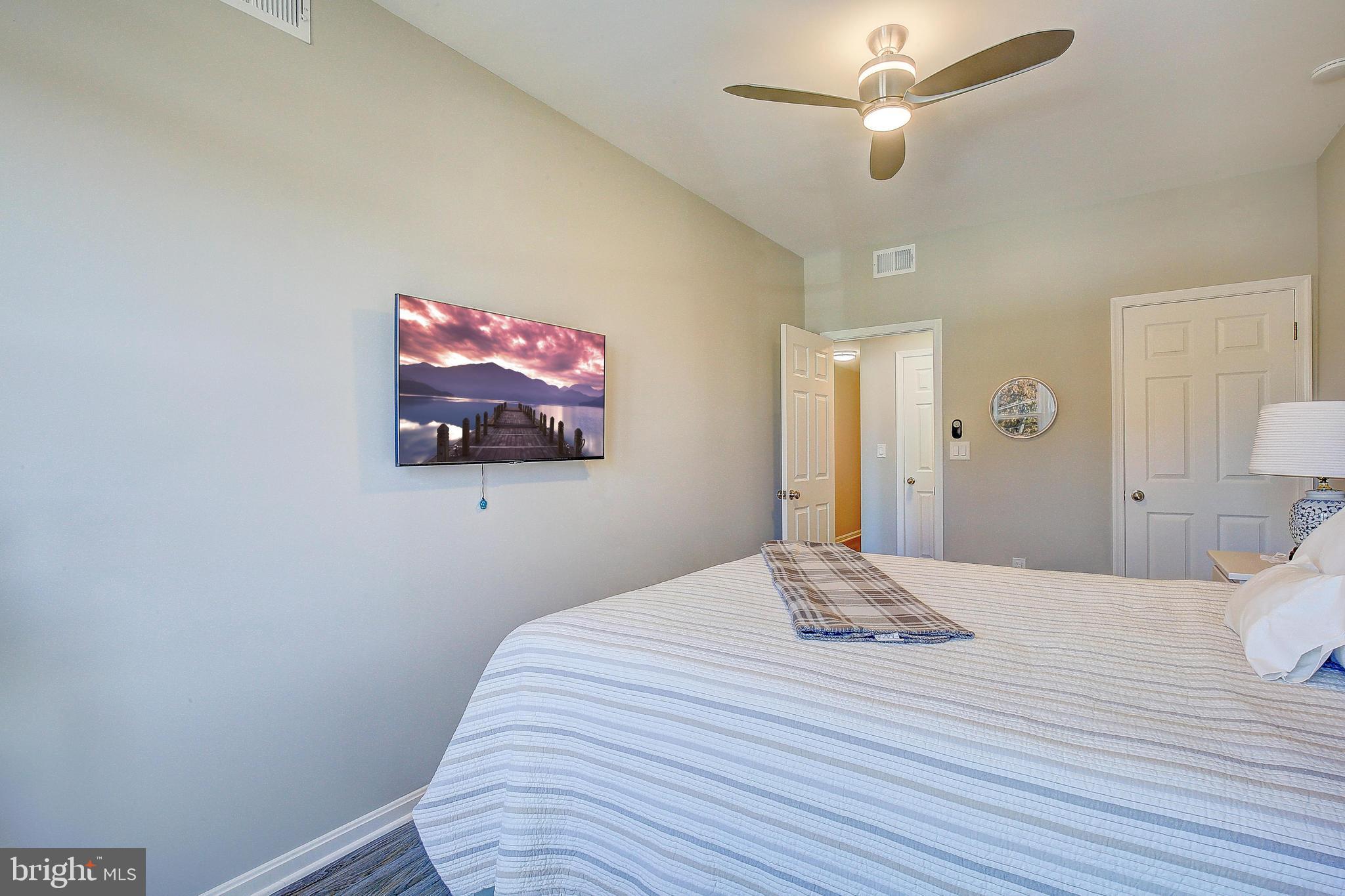 BAYWALK CONDOS - Residential