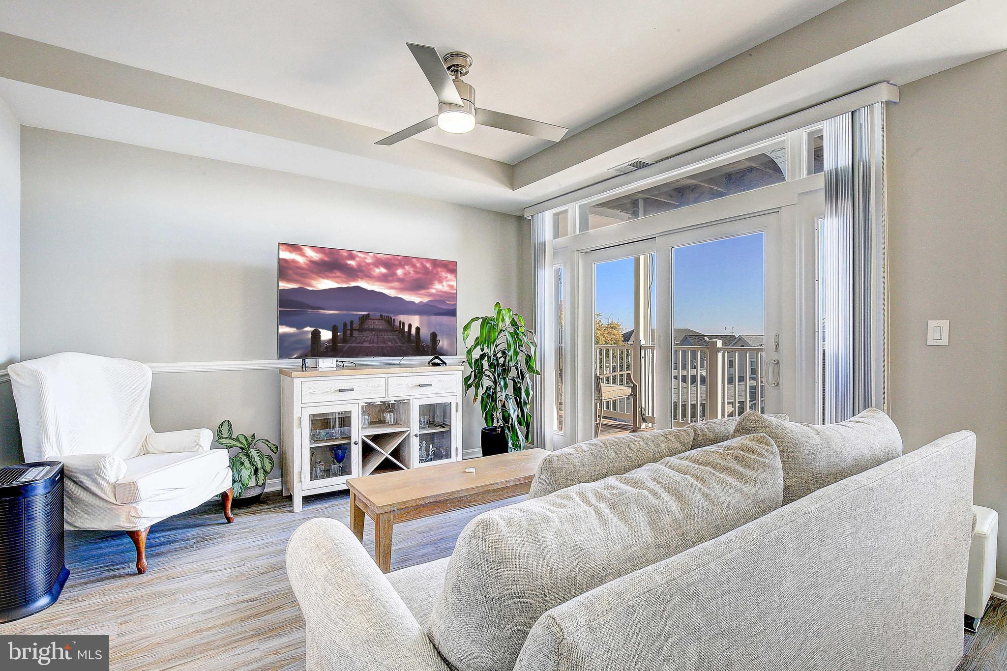 BAYWALK CONDOS - Residential