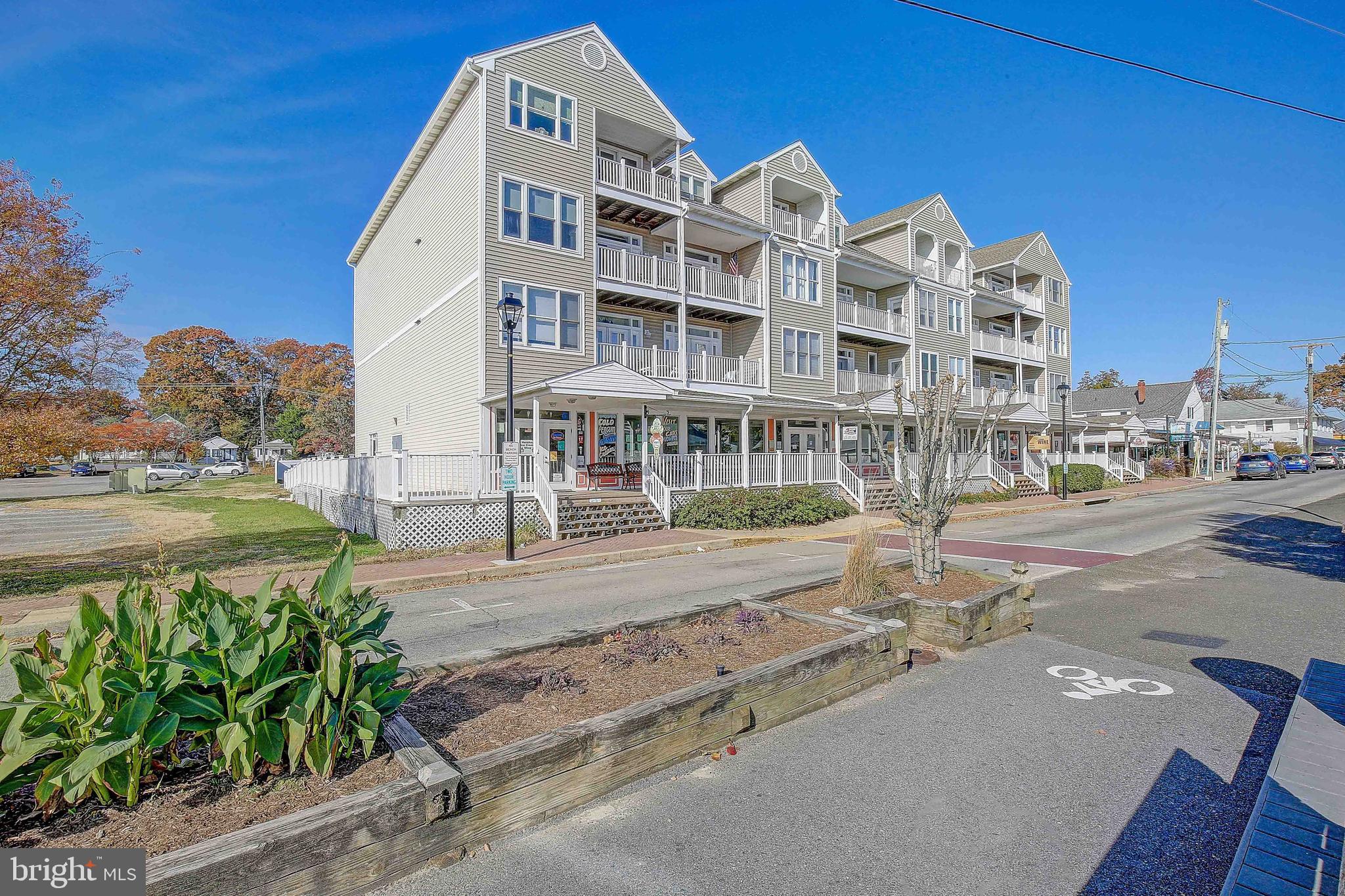 BAYWALK CONDOS - Residential