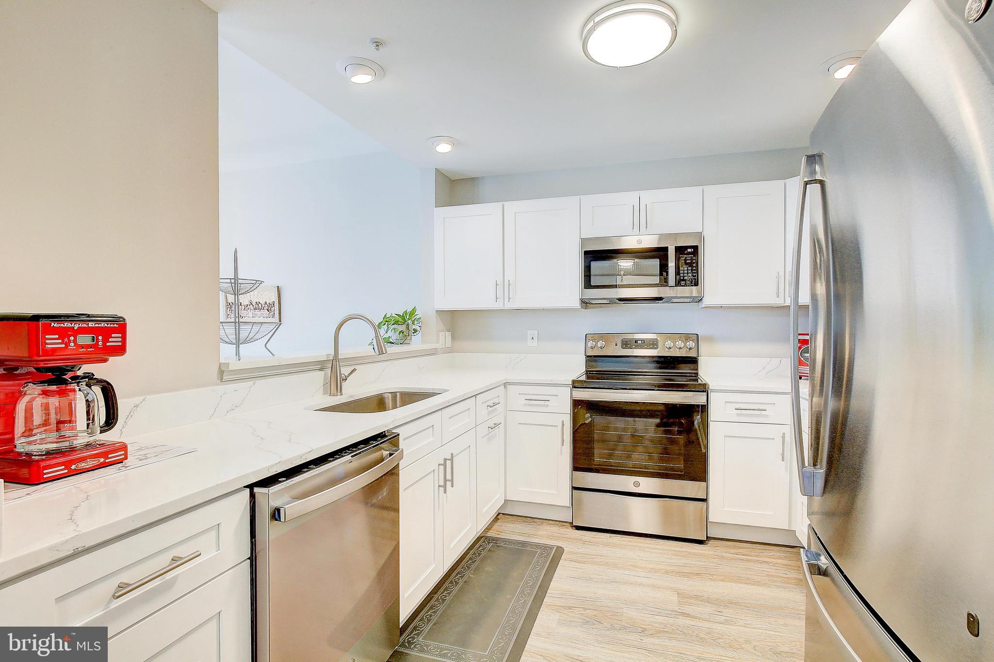 BAYWALK CONDOS - Residential
