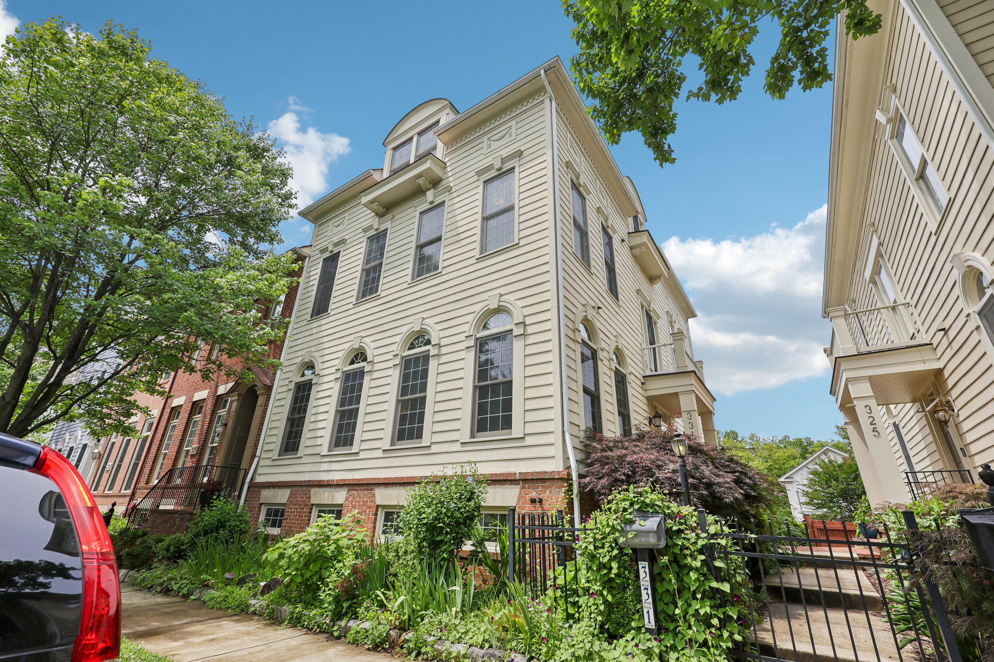 KENTLANDS MIDTOWN - Residential