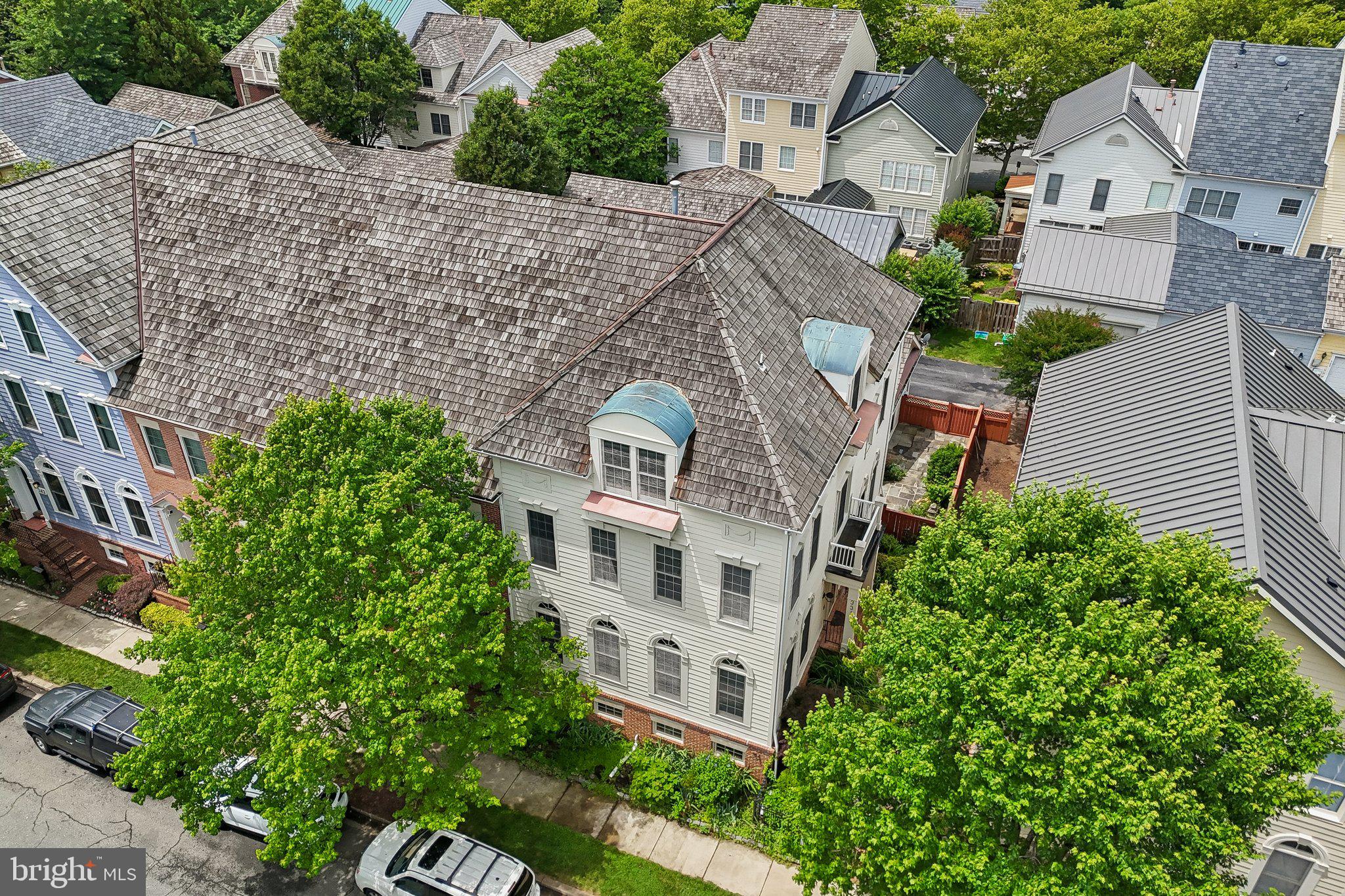 KENTLANDS MIDTOWN - Residential