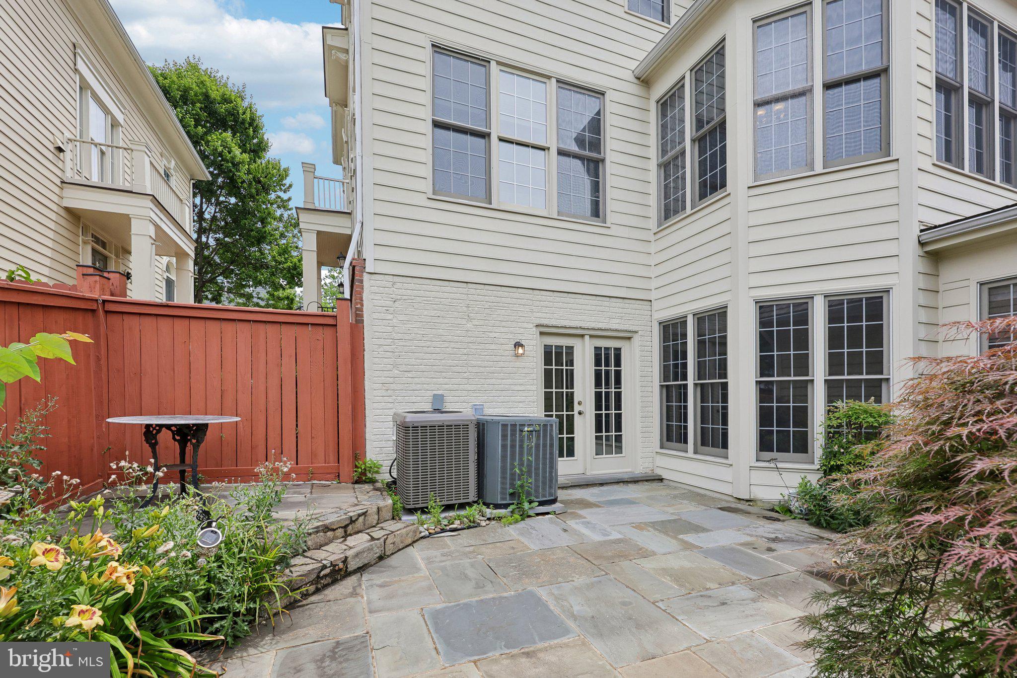 KENTLANDS MIDTOWN - Residential